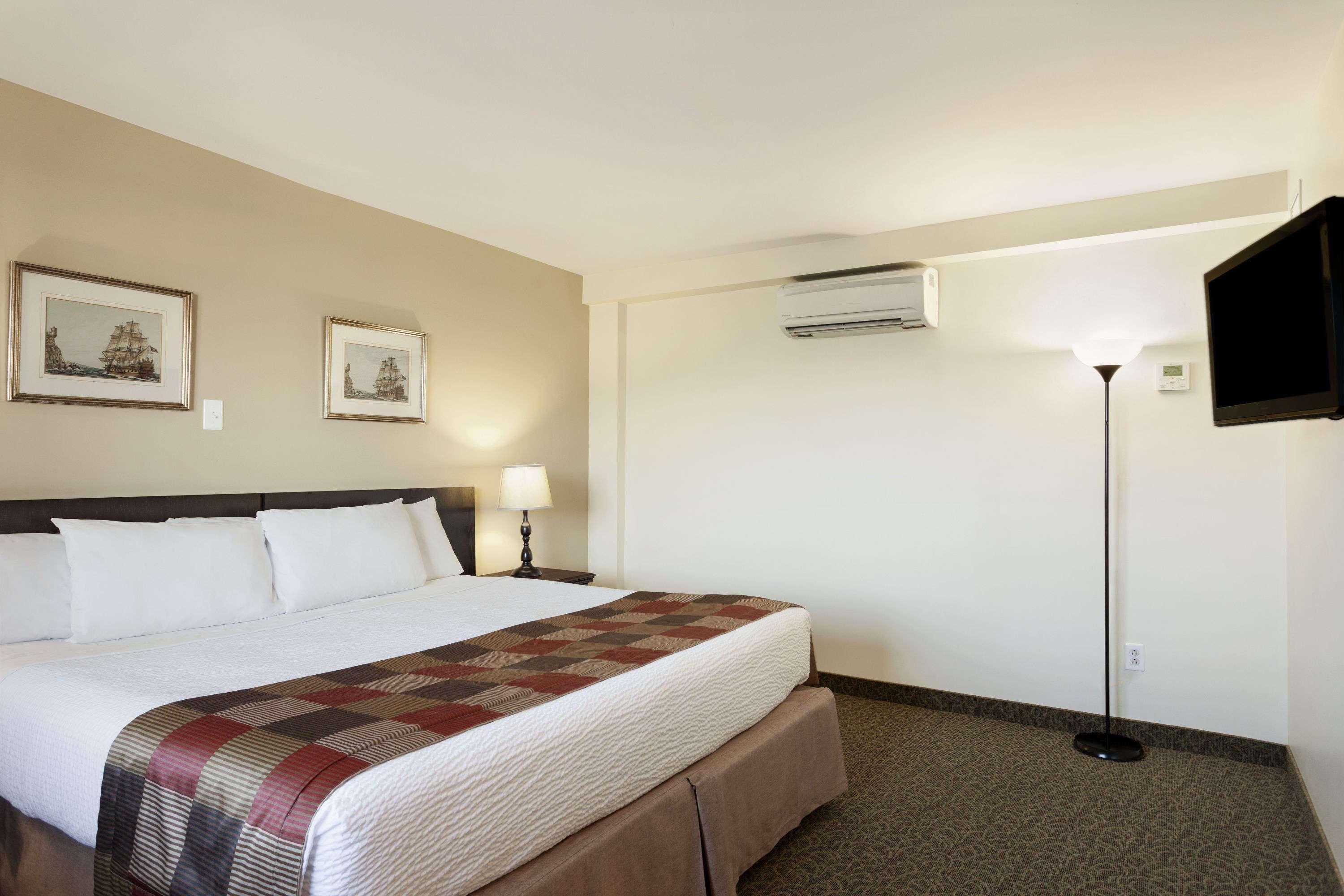 Days By Wyndham East Hotel 3*