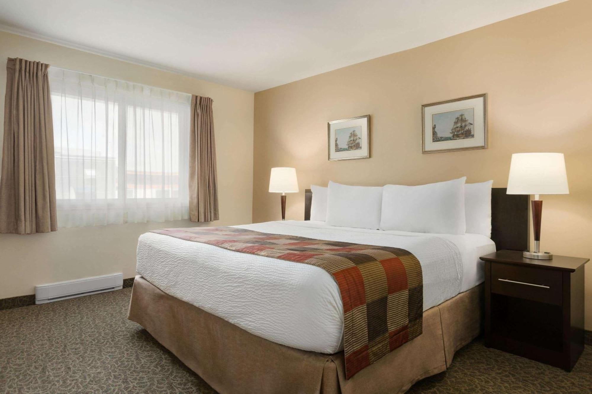 Hotel Days By Wyndham East 3*