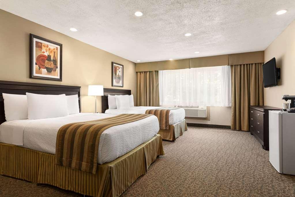 Days By Wyndham East Hotel