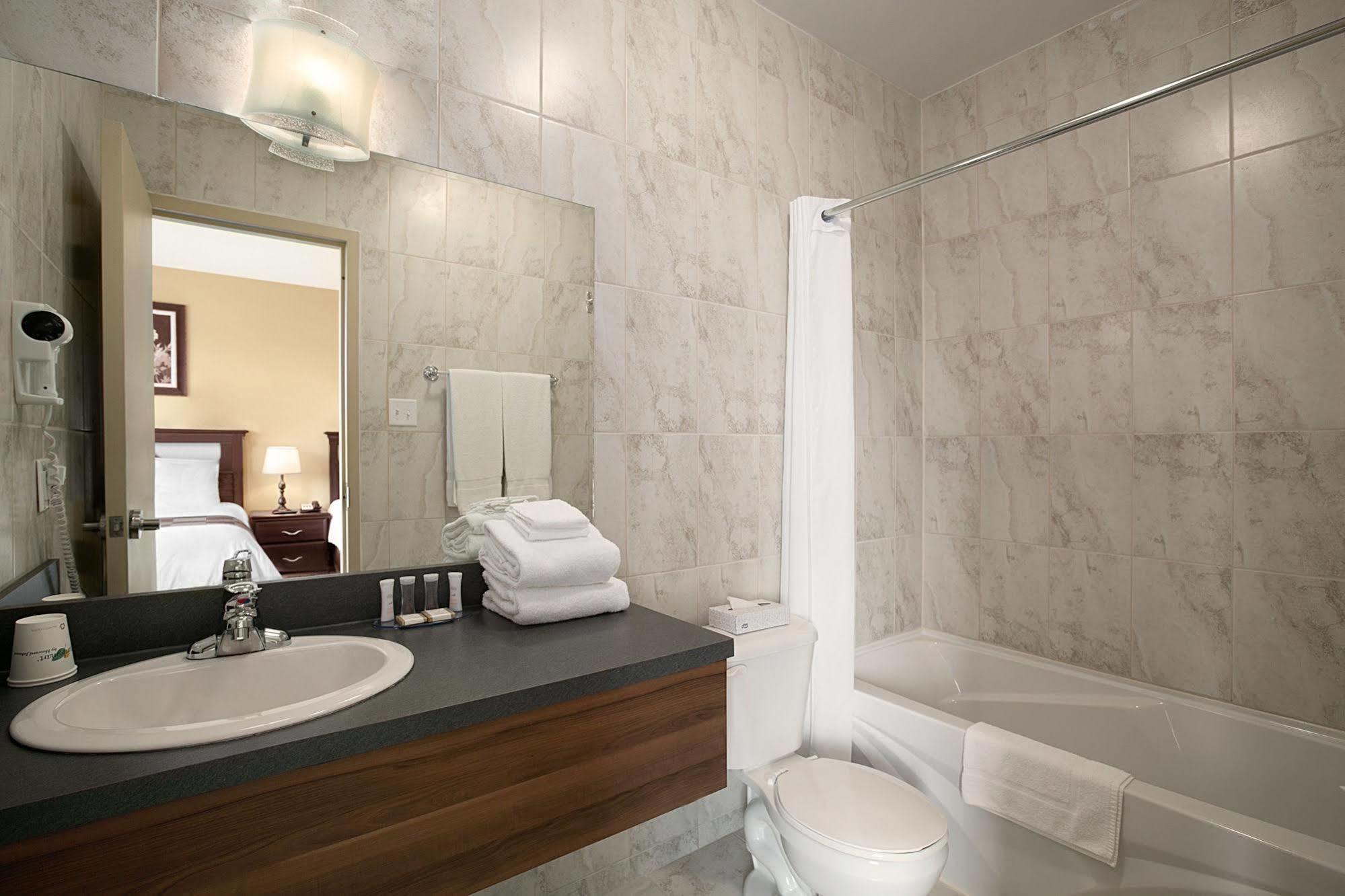 Days By Wyndham East Hotel 3*
